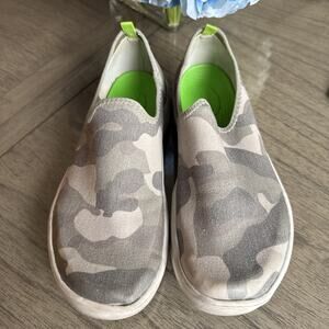 Oofos Women's Recovery Oomg Eezee Green Camo Slip On Size 9